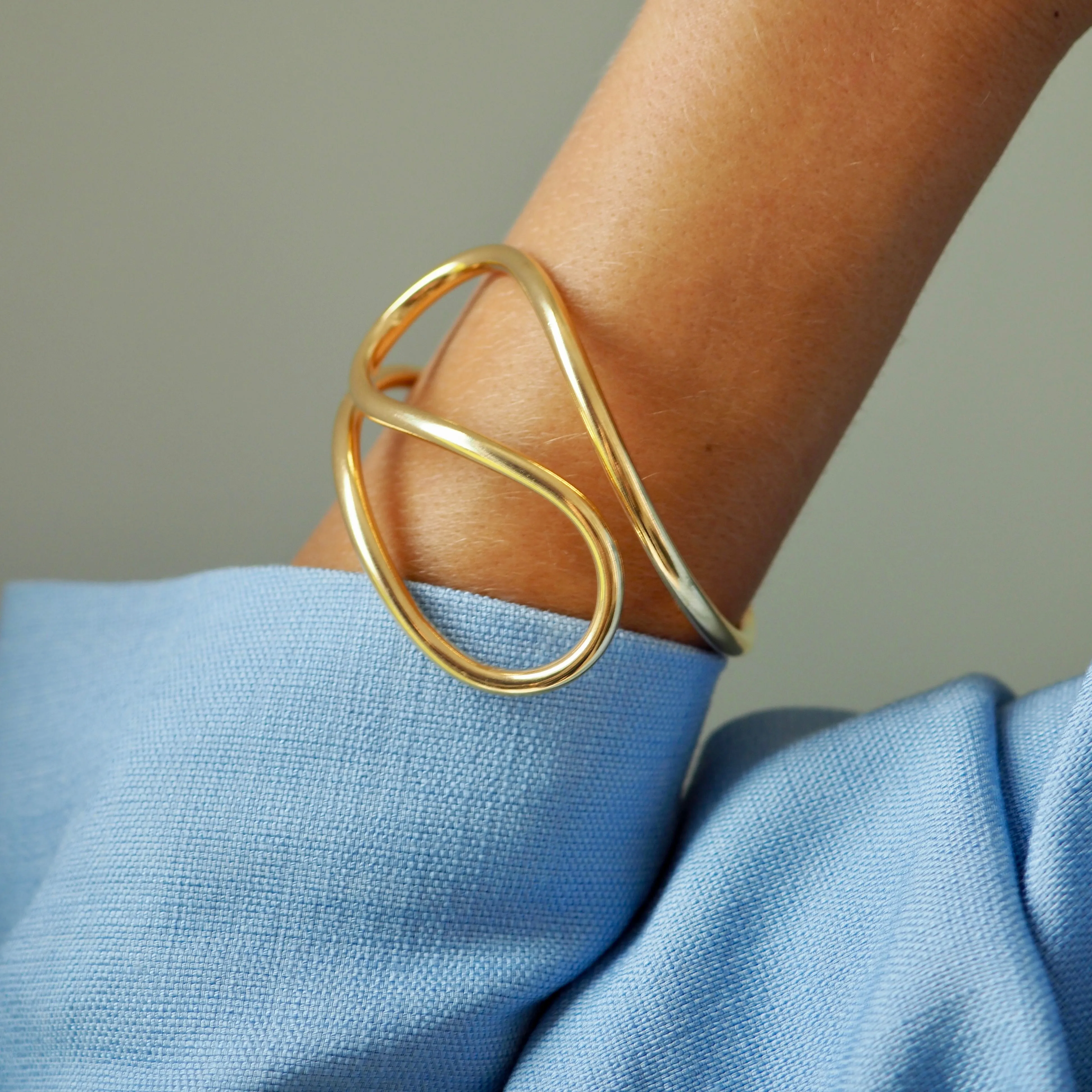 SALLIE LOOP CUFF BRACELET