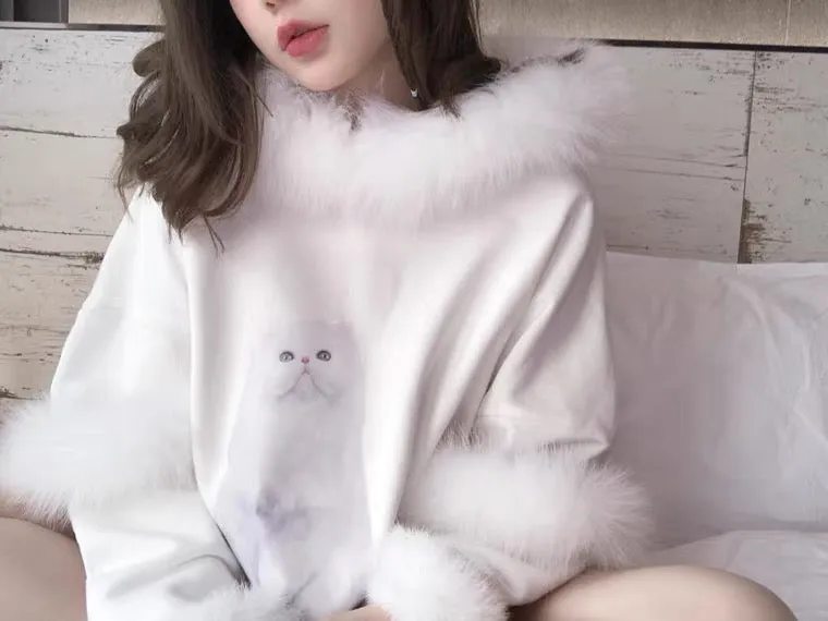 Soft Kitty pull over / with fur oversized