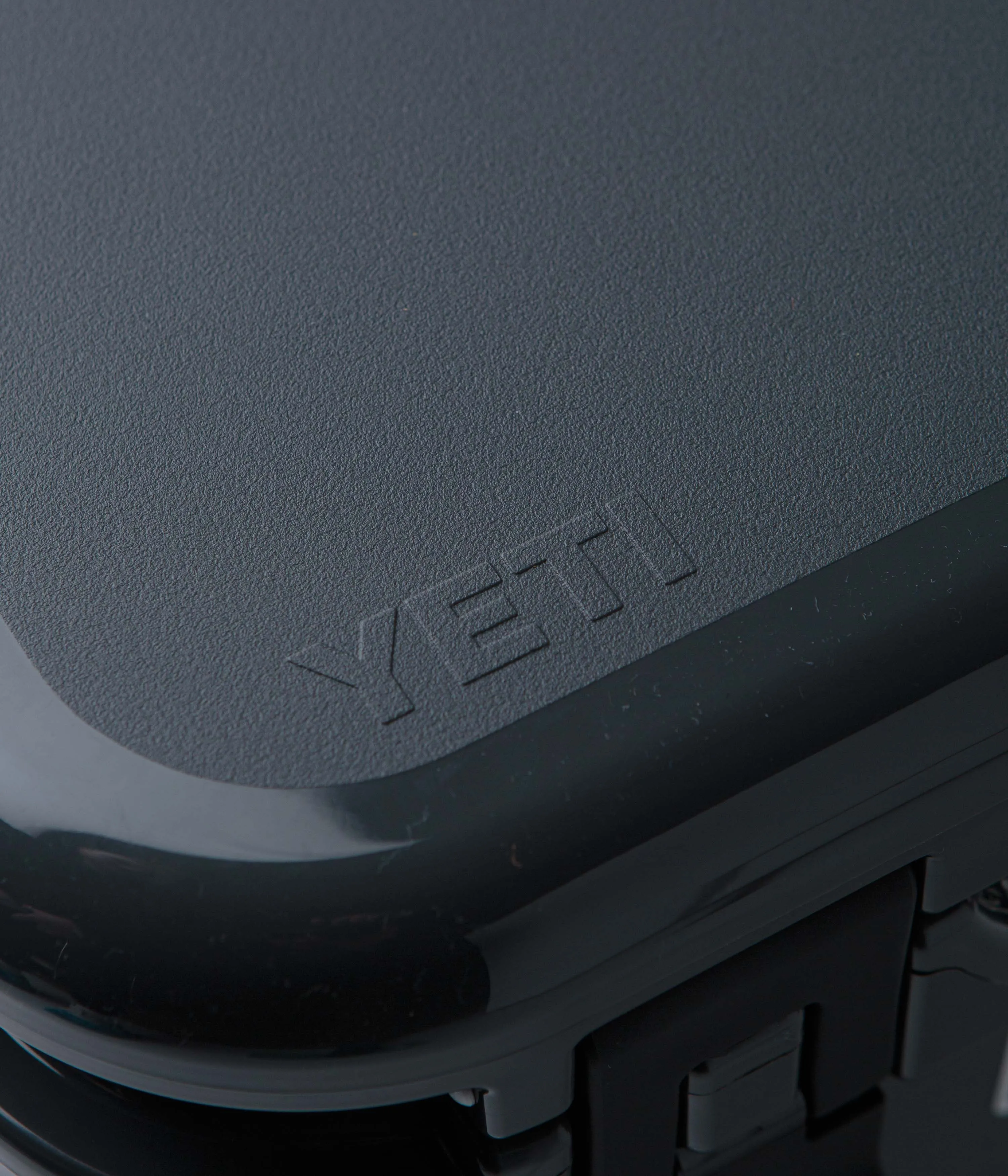 Yeti Roadie 24 Hard Cooler - Charcoal